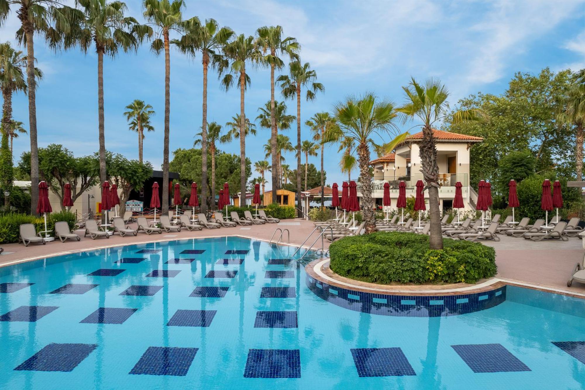 Trendy Palm Beach Adults Only Side Exterior photo