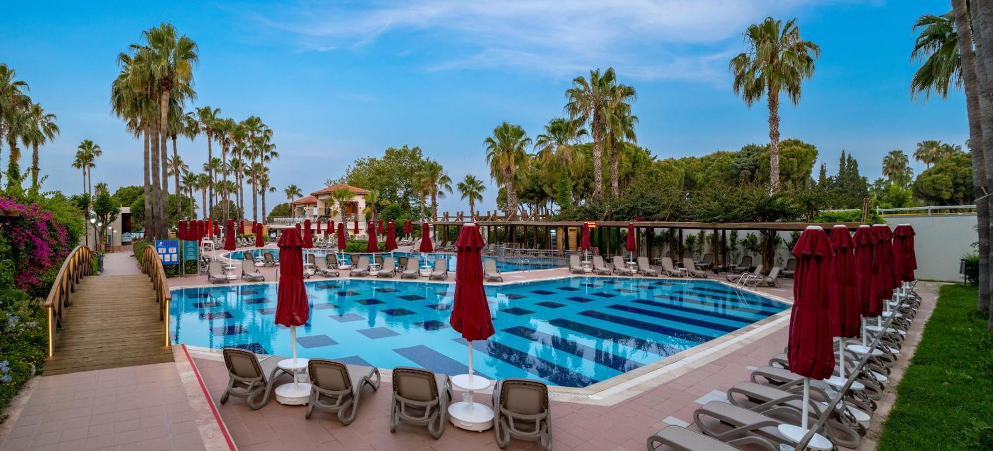 Trendy Palm Beach Adults Only Side Exterior photo